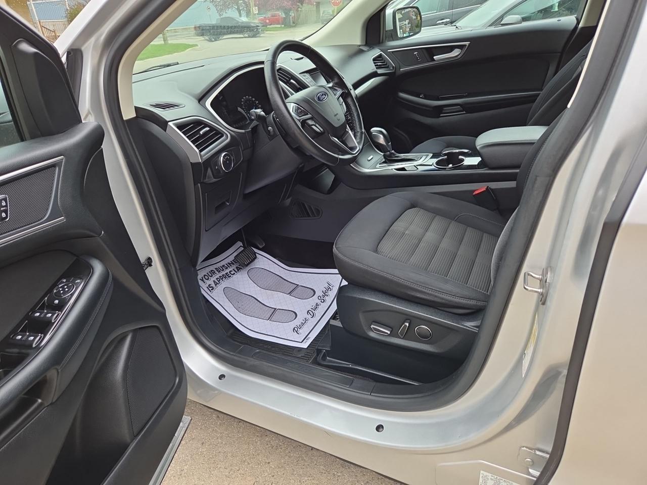 2017 Ford Edge SEL Photo