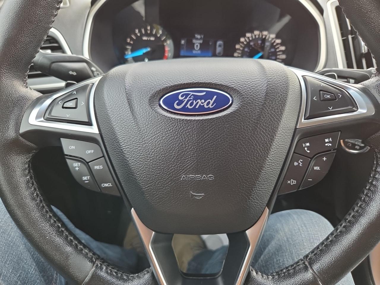 2017 Ford Edge SEL Photo