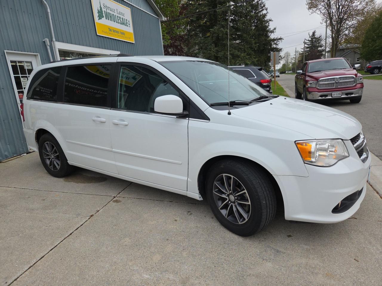 2017 Dodge Grand Caravan SXT Premium Plus Photo2