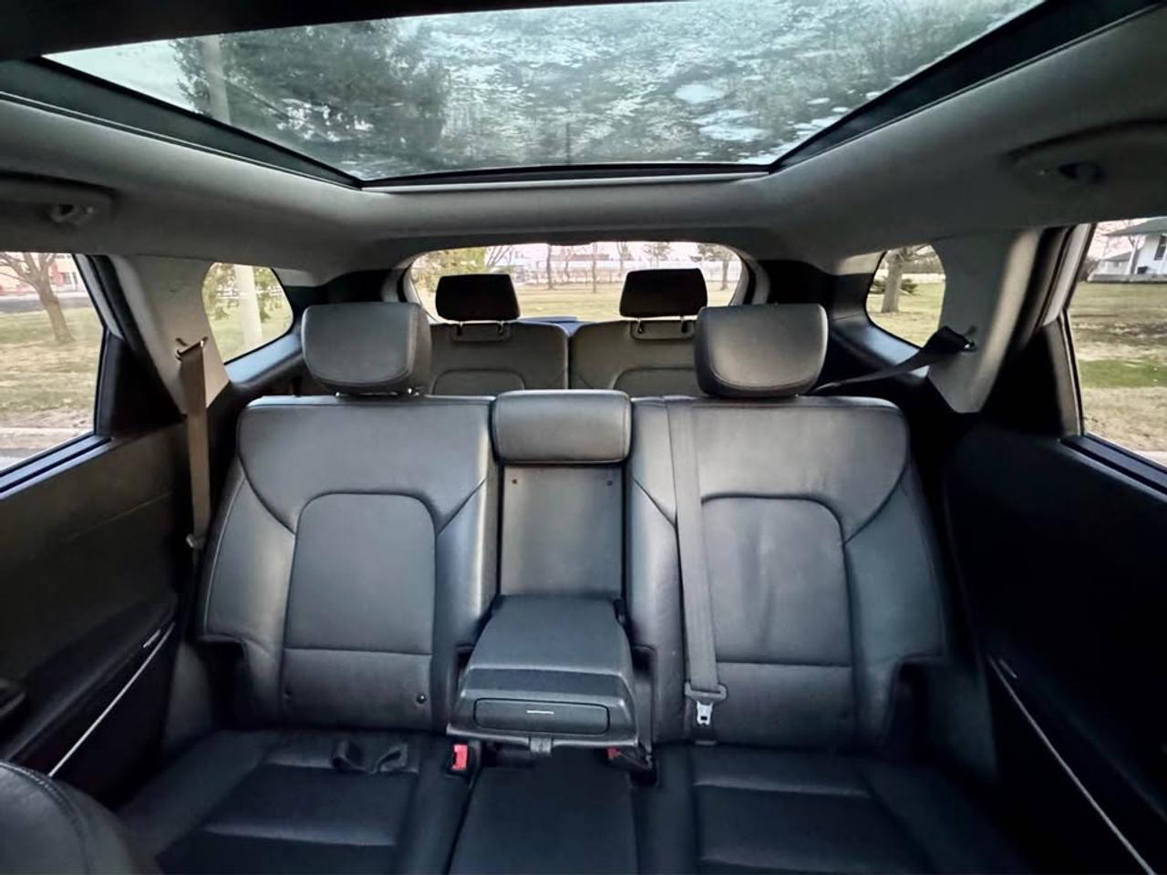 2015 Hyundai Santa Fe XL 7 seats - Luxury Photo