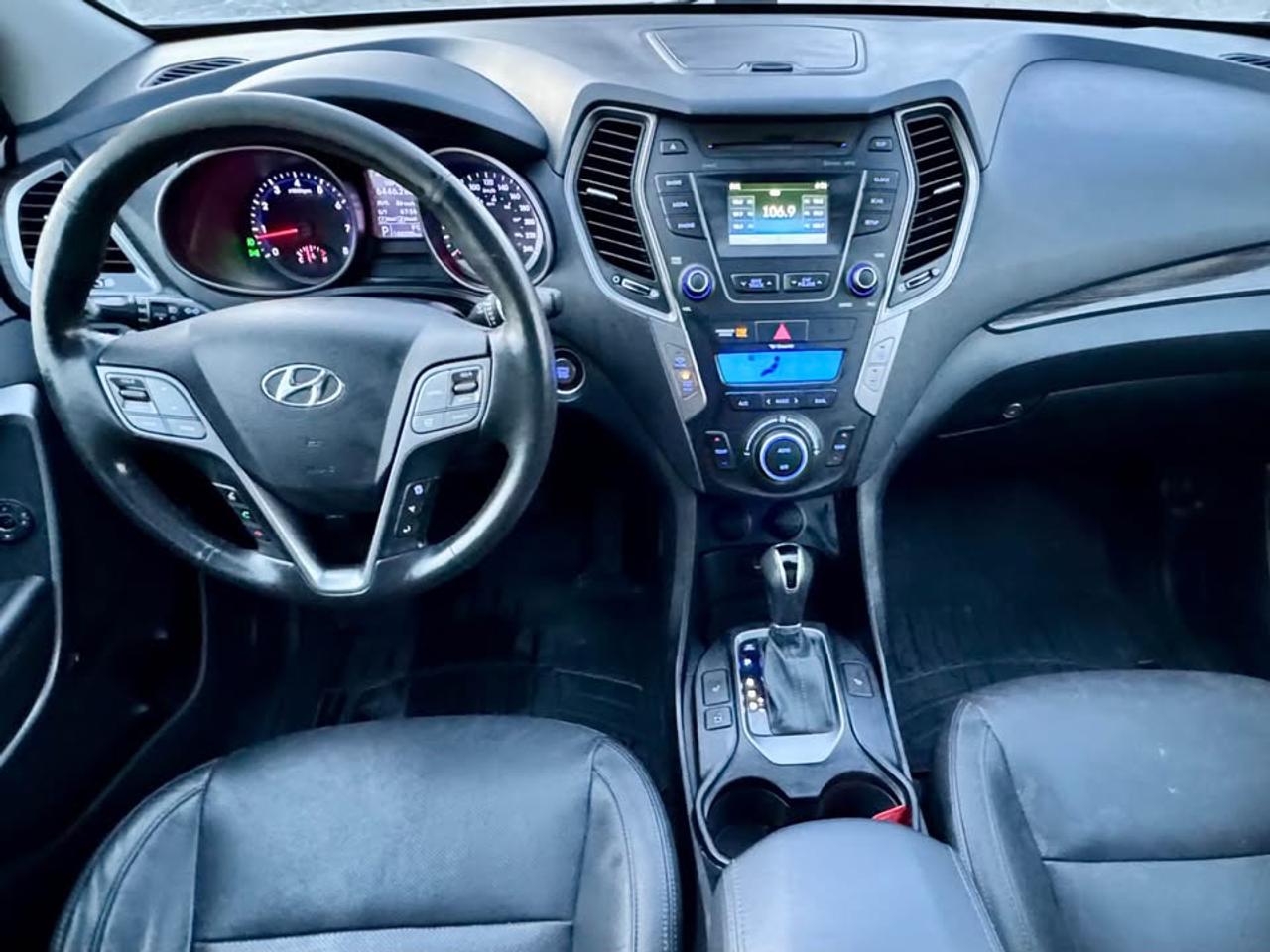 2015 Hyundai Santa Fe XL 7 seats - Luxury Photo