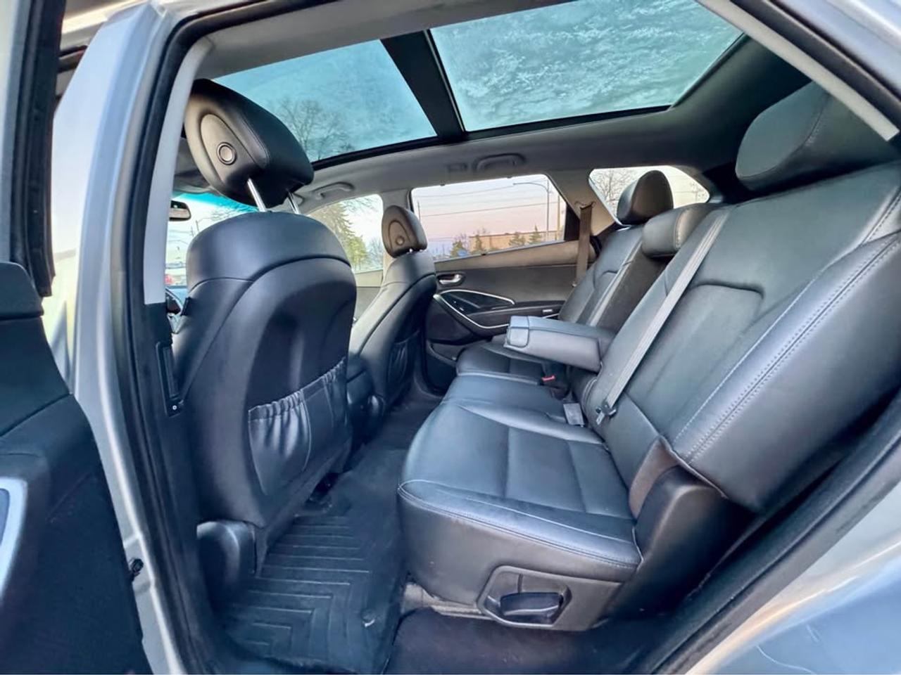 2015 Hyundai Santa Fe XL 7 seats - Luxury Photo