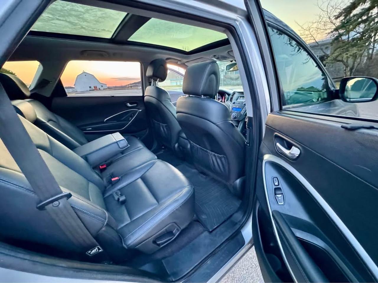 2015 Hyundai Santa Fe XL 7 seats - Luxury Photo