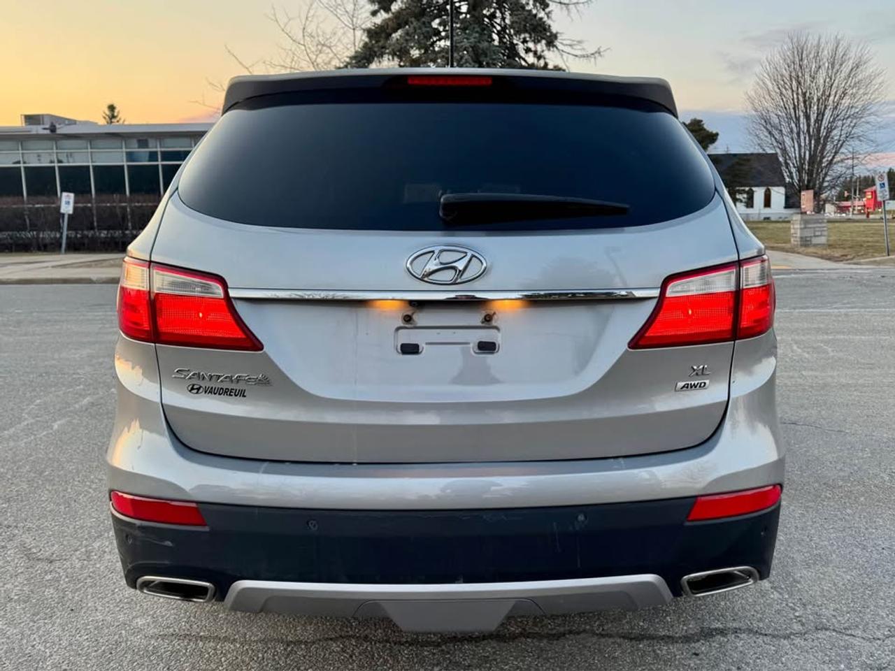 2015 Hyundai Santa Fe XL 7 seats - Luxury Photo
