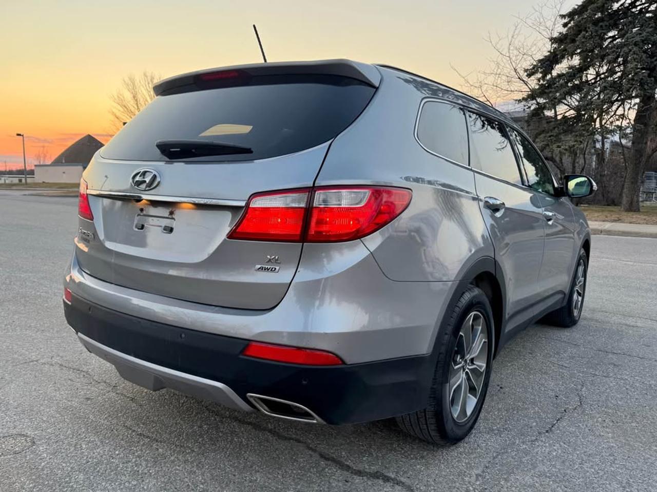 2015 Hyundai Santa Fe XL 7 seats - Luxury Photo