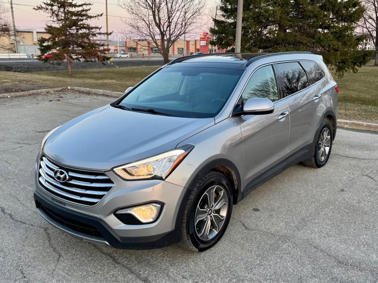 2015 Hyundai Santa Fe XL 7 seats - Luxury Photo