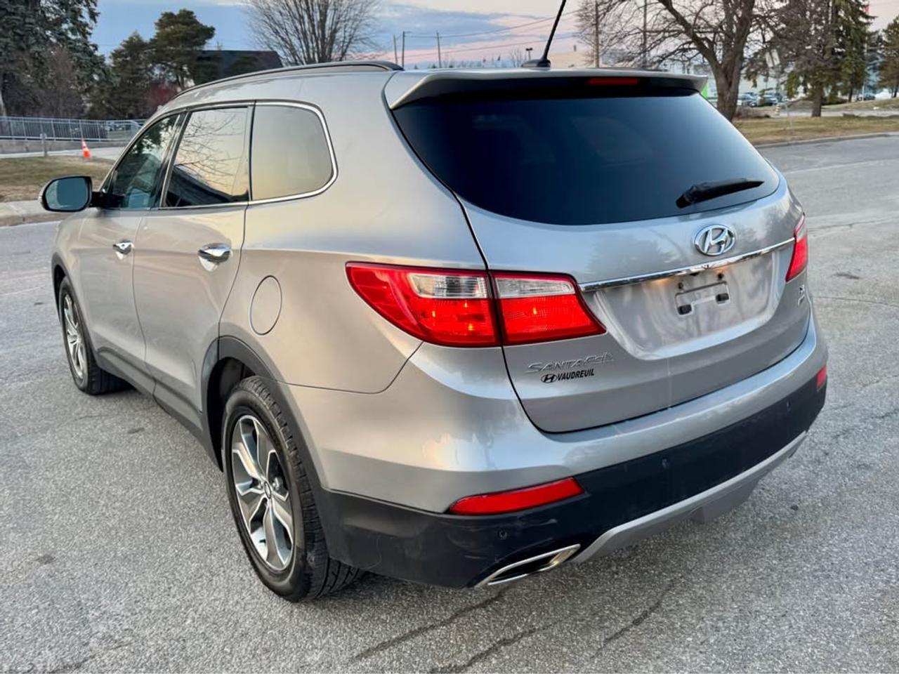 2015 Hyundai Santa Fe XL 7 seats - Luxury Photo