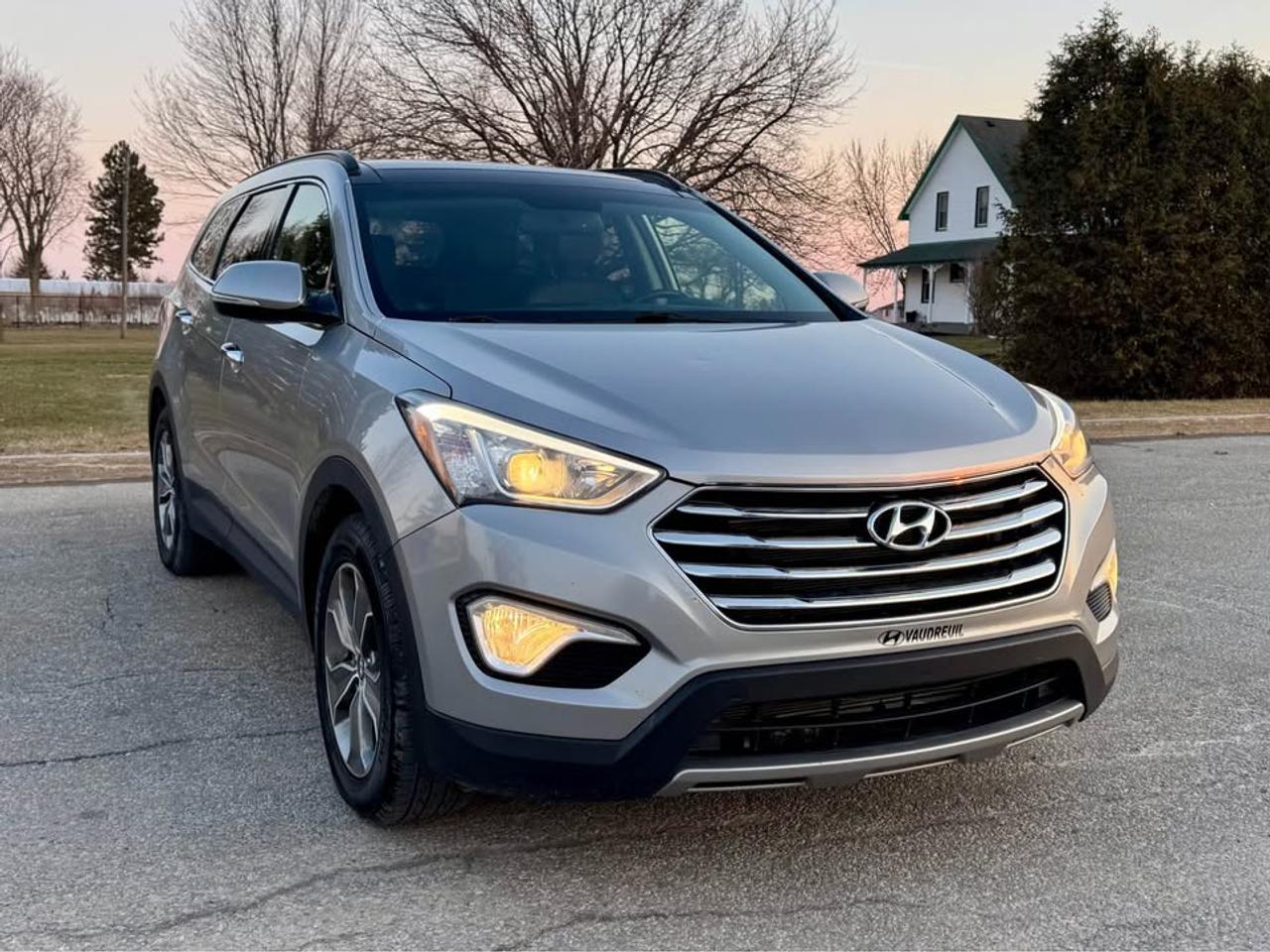 2015 Hyundai Santa Fe XL 7 seats - Luxury Photo