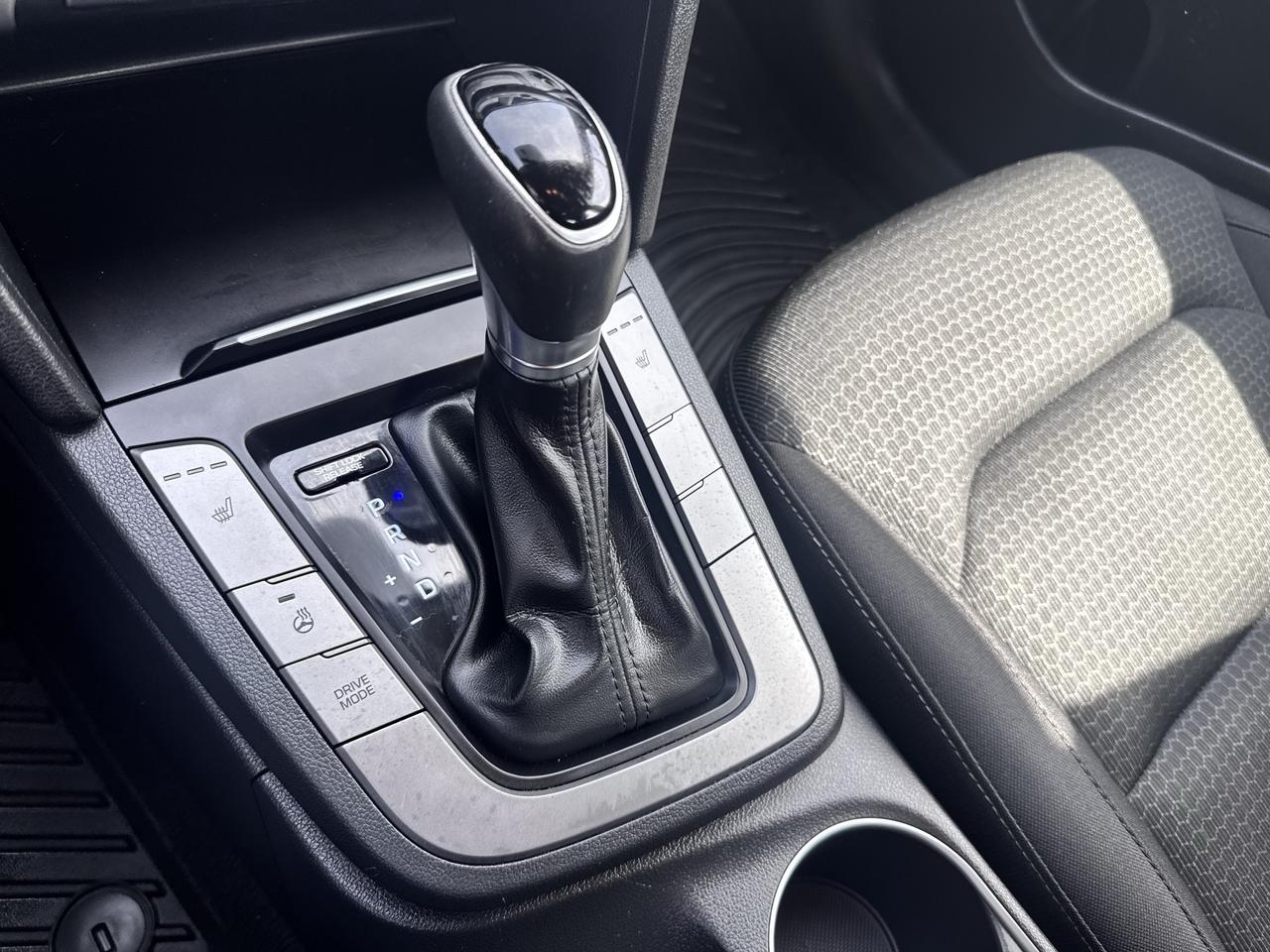 2019 Toyota Camry FINANCING AVASILABLE Photo11