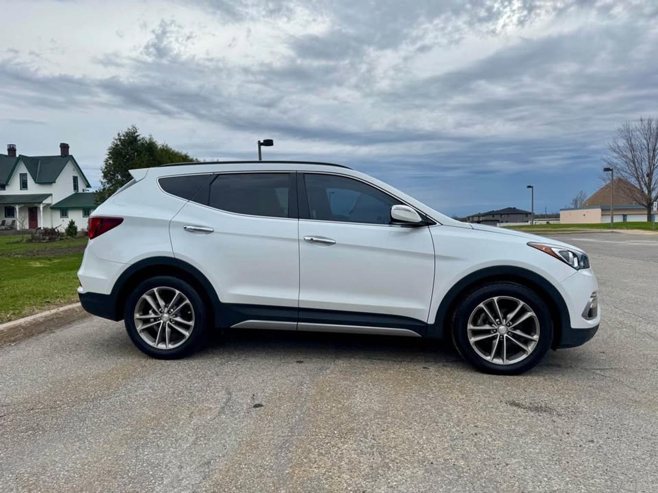 2018 Hyundai Santa Fe Sport Fully Loaded - No Accidents - Certified Photo