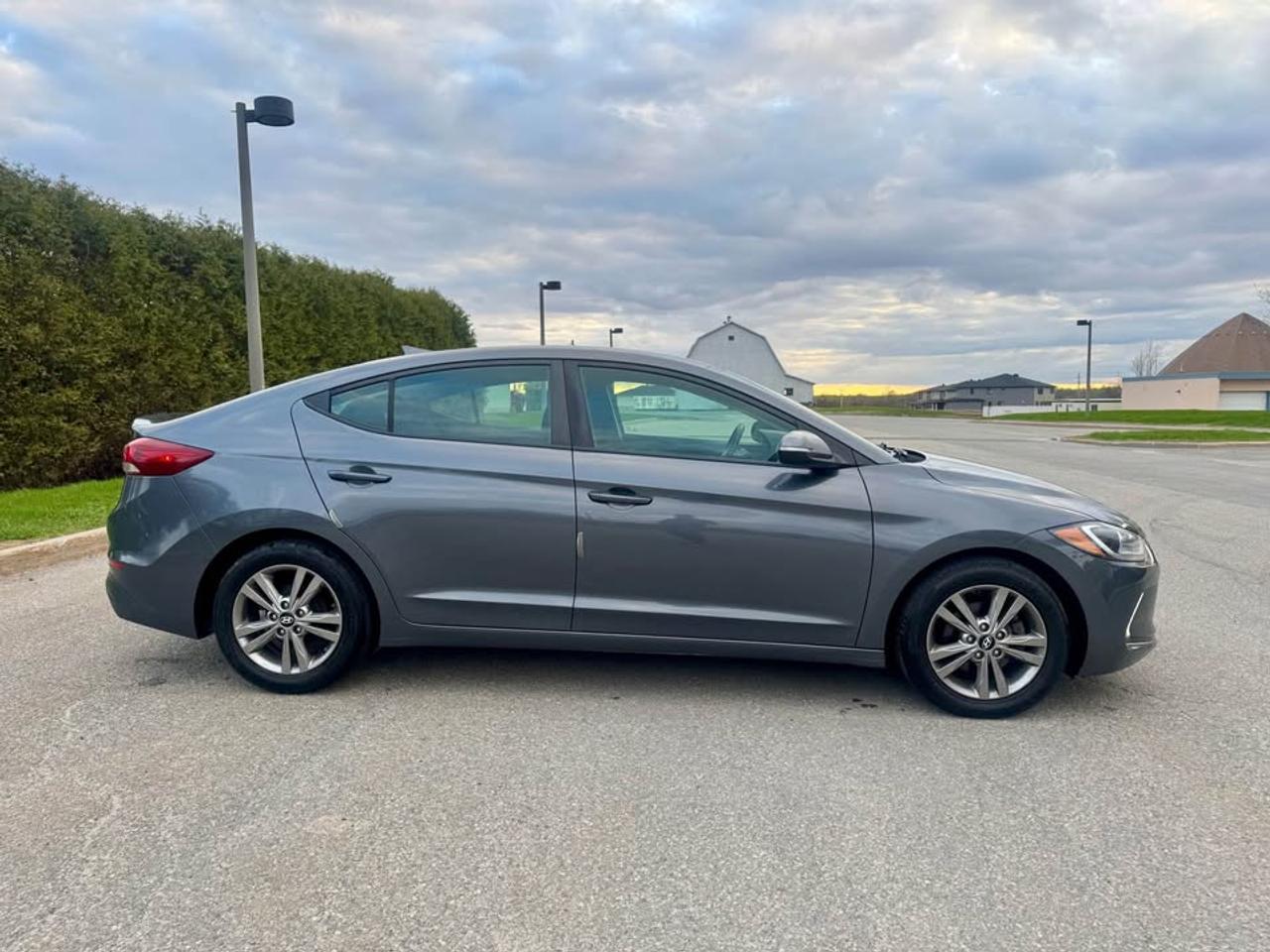 2017 Hyundai Elantra GL-CERTIFIED Photo3