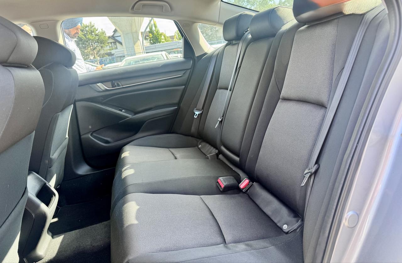 2018 Honda Accord FINANCING AVAILABLE Photo14