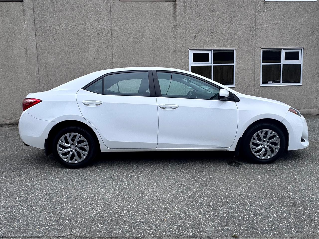 2019 Toyota Corolla FINANCING AVAILABLE Photo4