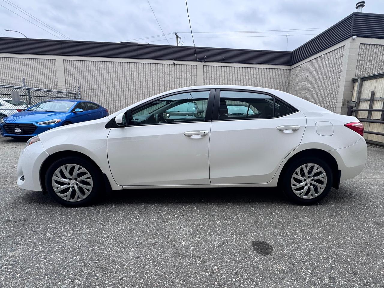 2019 Toyota Corolla FINANCING AVAILABLE Photo8