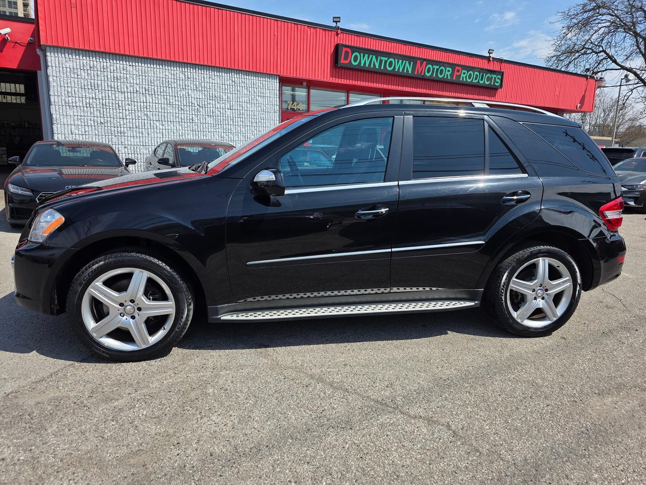 2010 Mercedes-Benz M-Class ML 550 4MATIC Photo