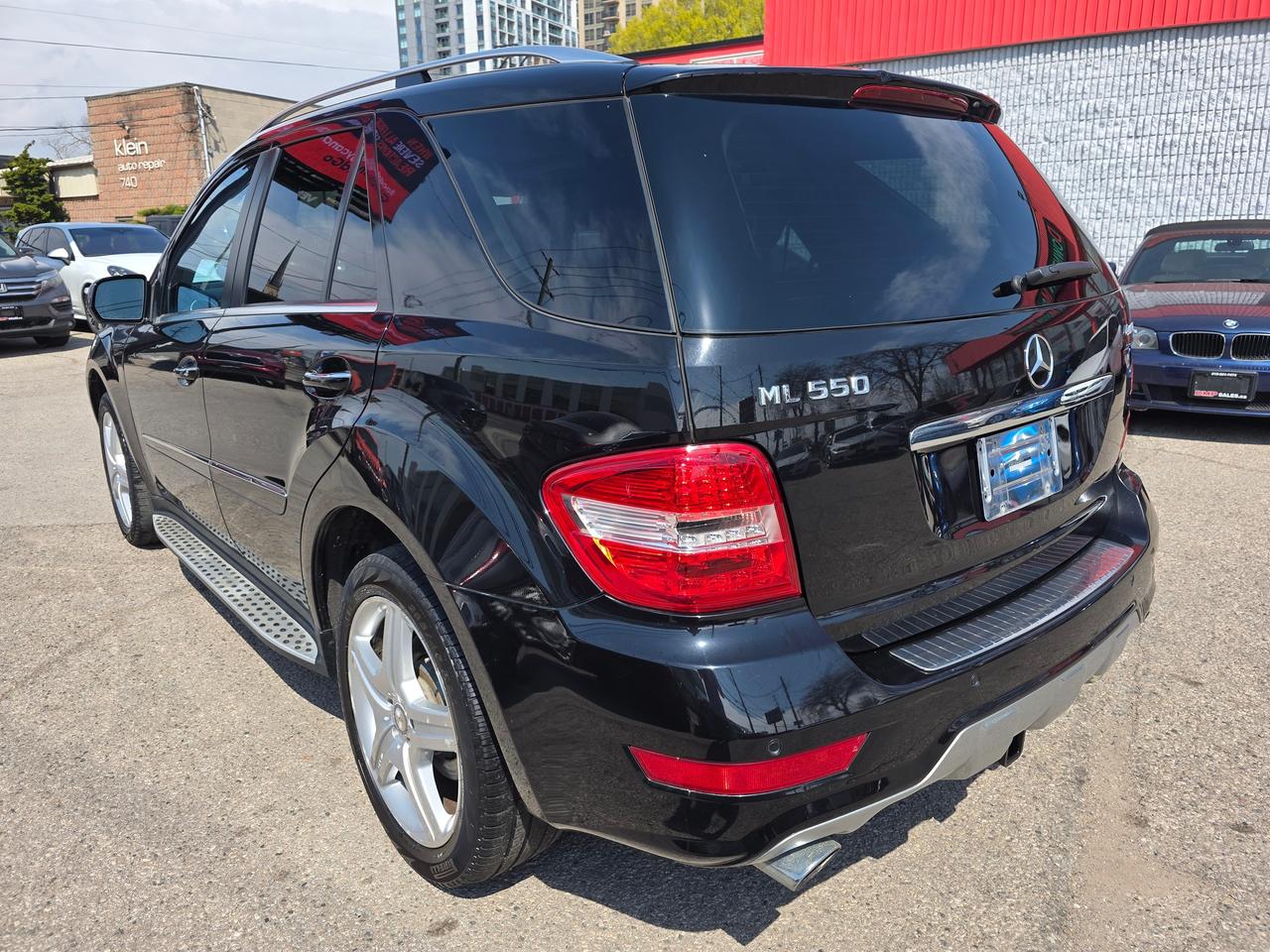 2010 Mercedes-Benz M-Class ML 550 4MATIC Photo3