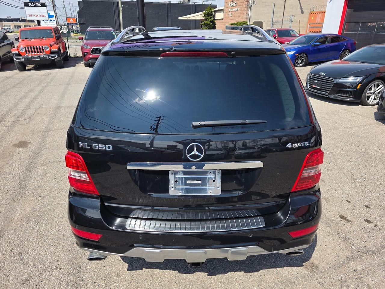 2010 Mercedes-Benz M-Class ML 550 4MATIC Photo4