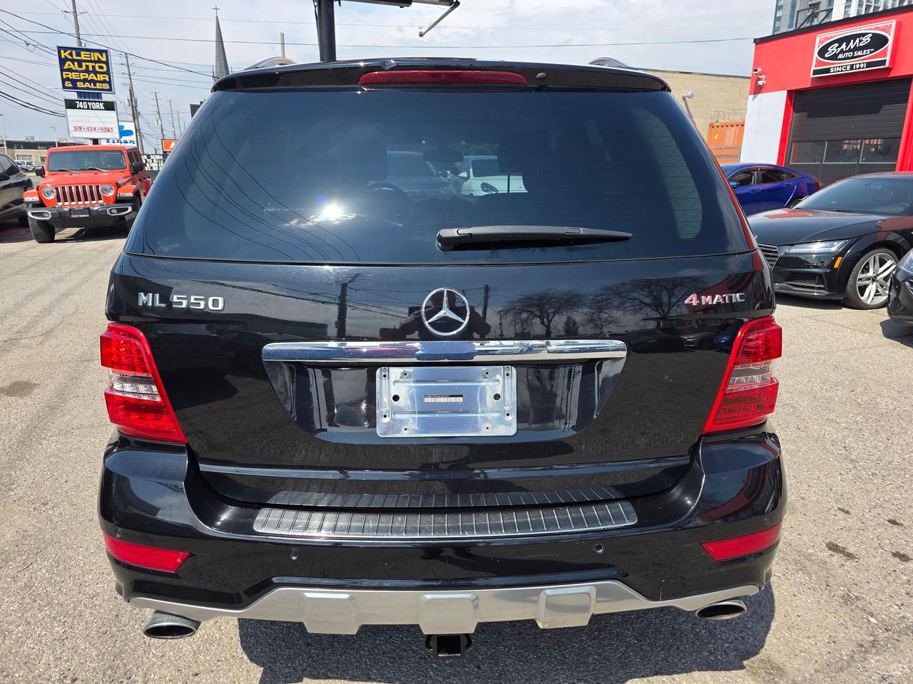 2010 Mercedes-Benz M-Class ML 550 4MATIC Photo