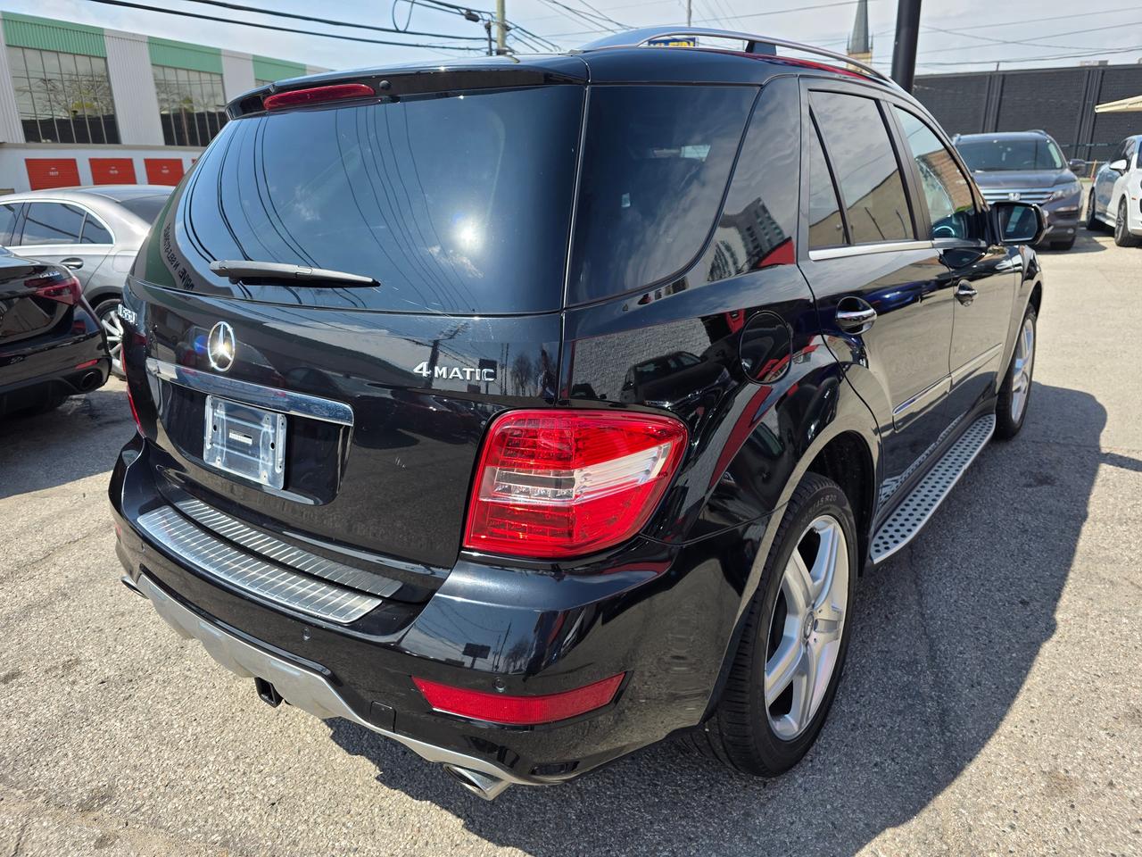 2010 Mercedes-Benz M-Class ML 550 4MATIC Photo