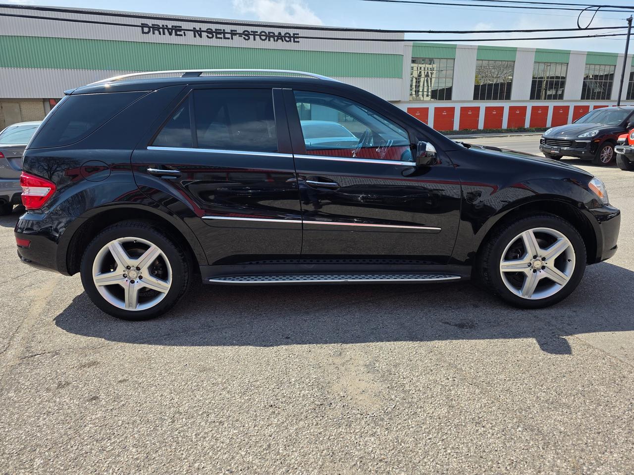 2010 Mercedes-Benz M-Class ML 550 4MATIC Photo