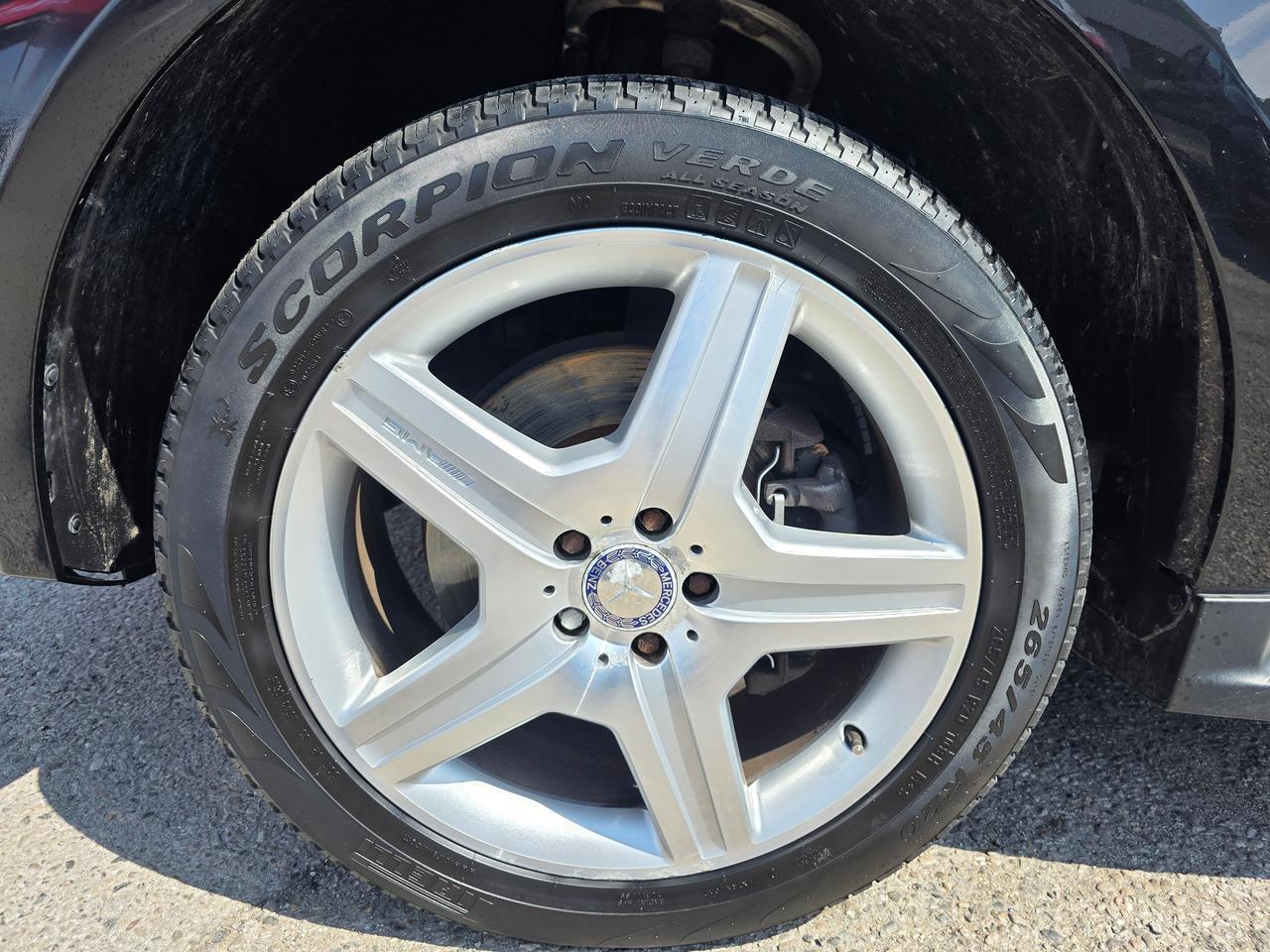 2010 Mercedes-Benz M-Class ML 550 4MATIC Photo
