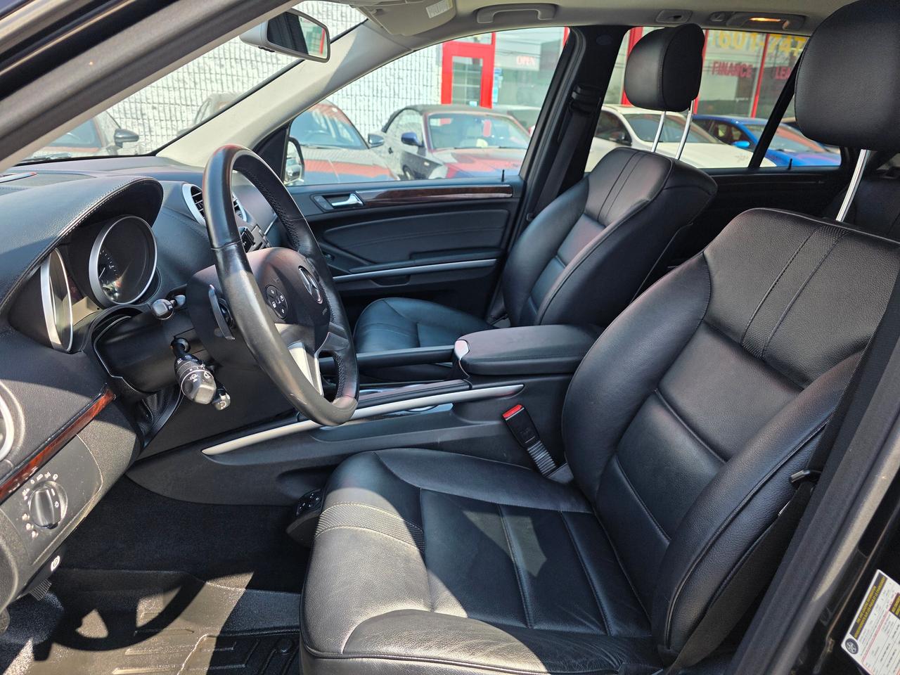2010 Mercedes-Benz M-Class ML 550 4MATIC Photo