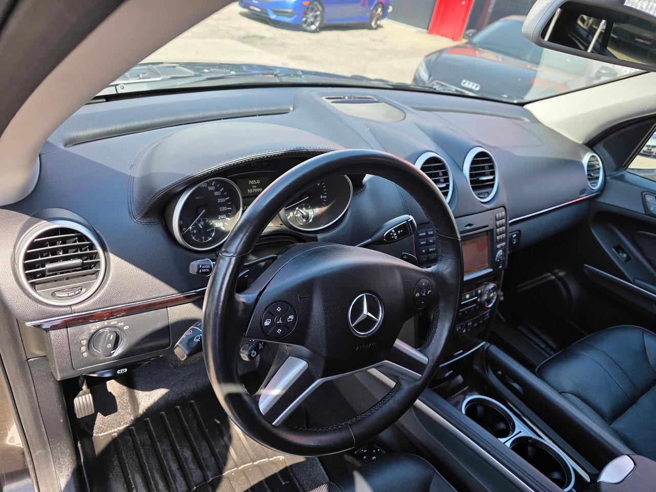 2010 Mercedes-Benz M-Class ML 550 4MATIC Photo