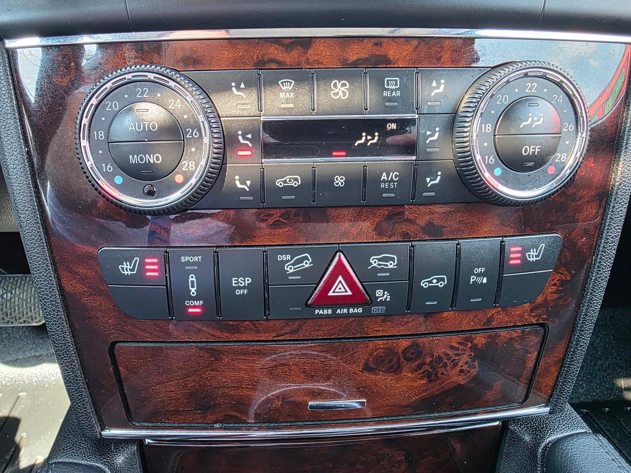 2010 Mercedes-Benz M-Class ML 550 4MATIC Photo