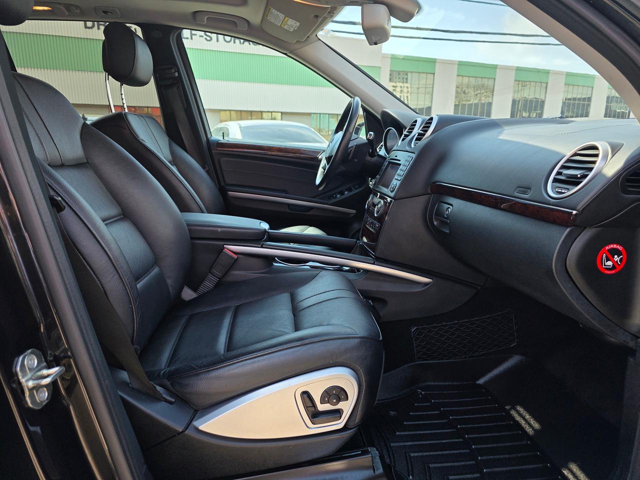 2010 Mercedes-Benz M-Class ML 550 4MATIC Photo