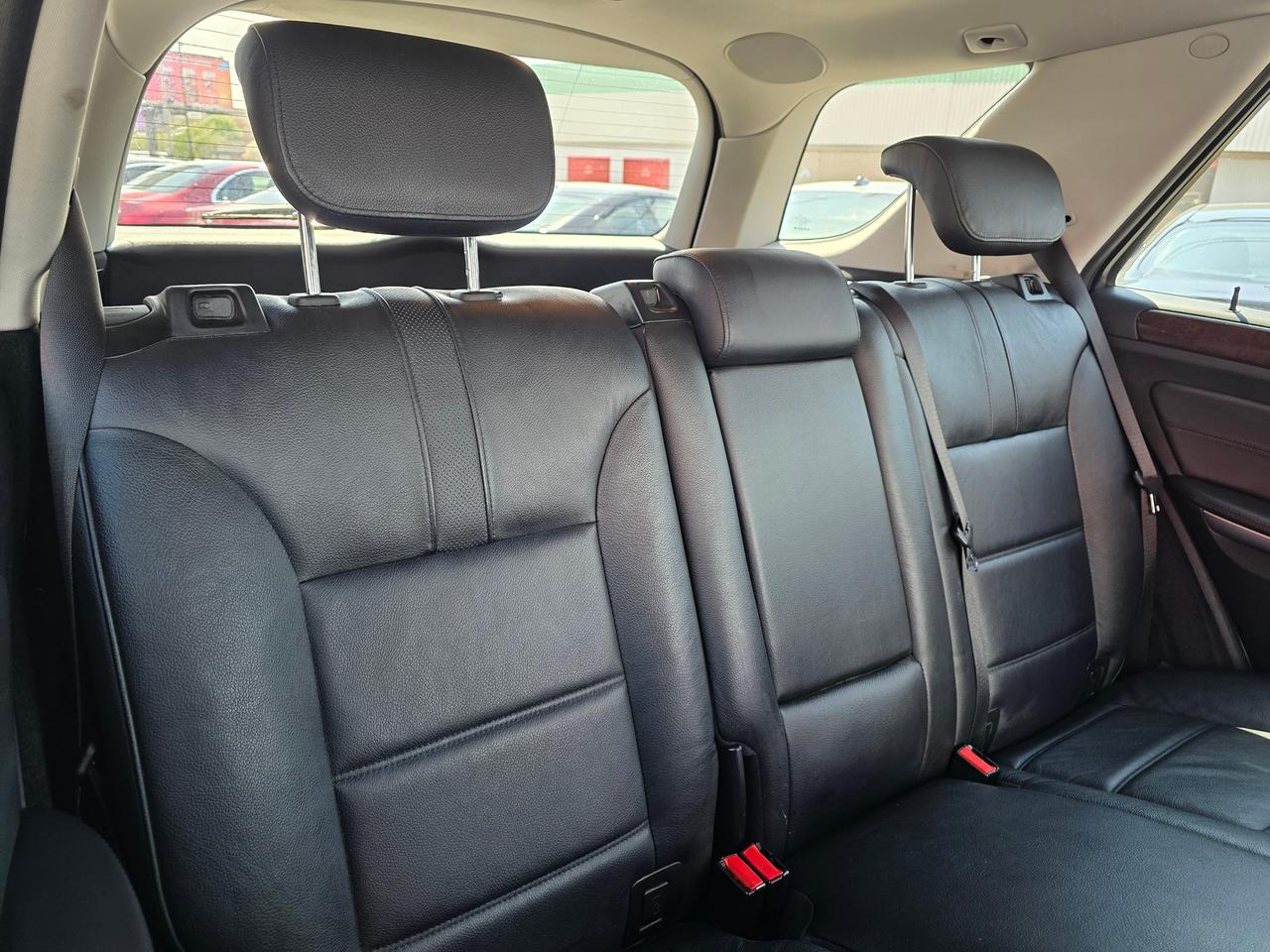 2010 Mercedes-Benz M-Class ML 550 4MATIC Photo