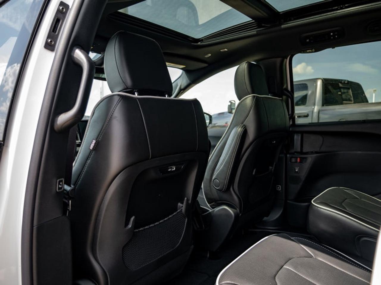 2027 Chrysler Pacifica Limited Photo