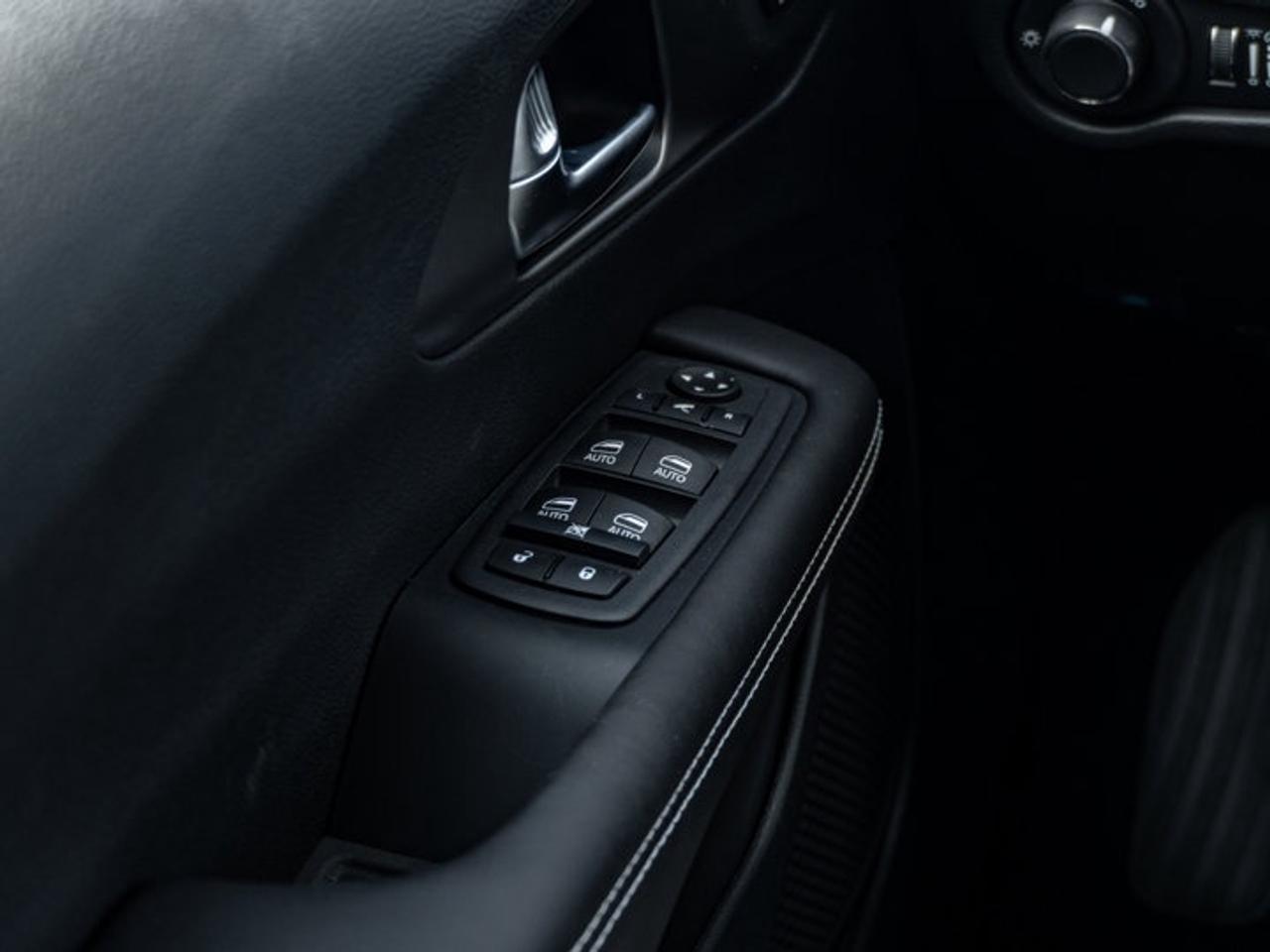 2027 Chrysler Pacifica Limited Photo