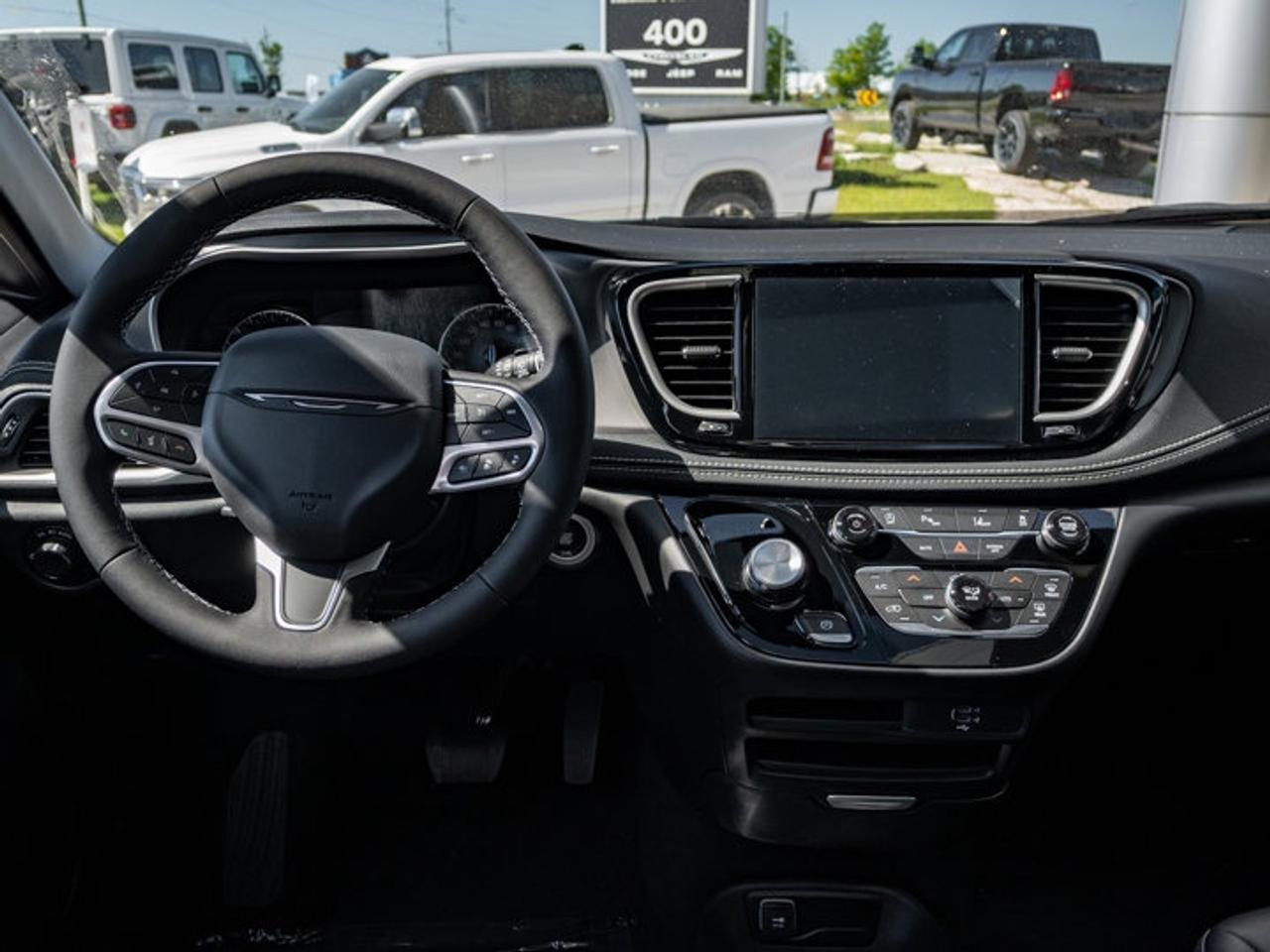 2027 Chrysler Pacifica Select Photo2