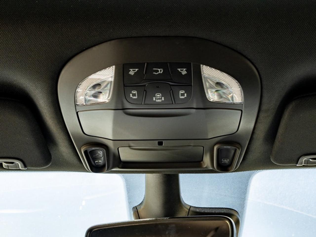 2027 Chrysler Pacifica Select Photo