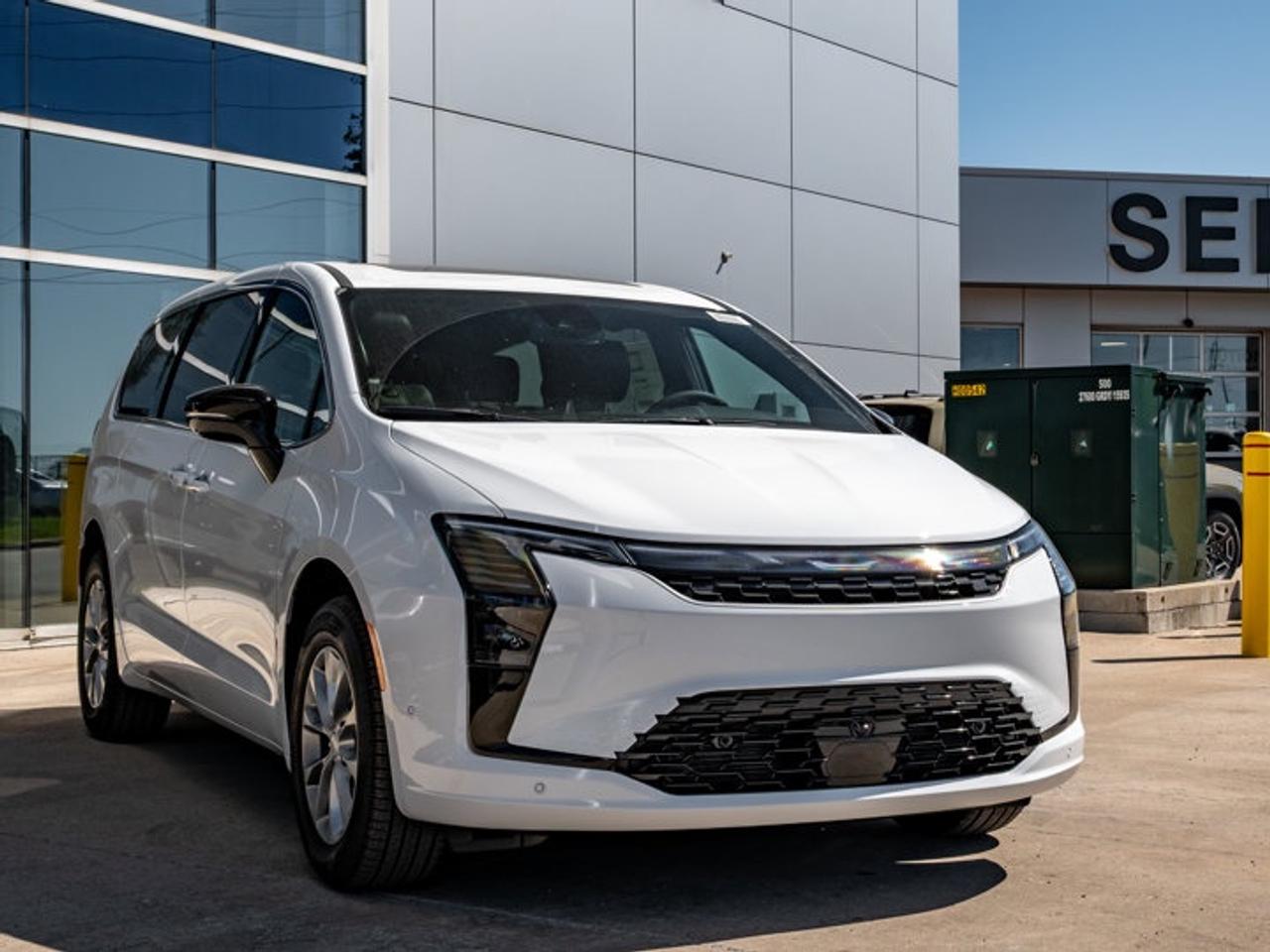 2027 Chrysler Pacifica Select Photo
