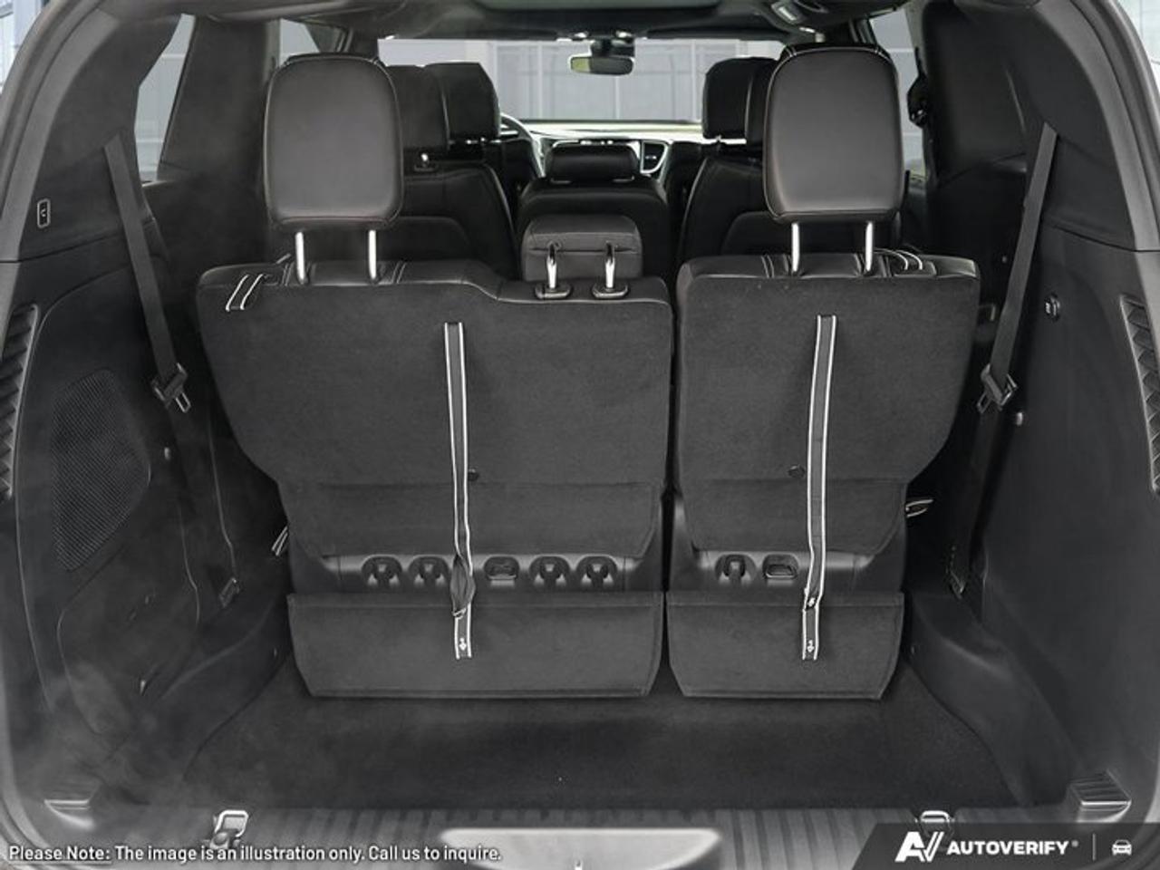 2027 Chrysler Pacifica Select Photo
