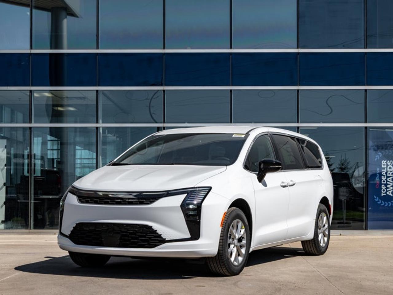 2027 Chrysler Pacifica Select Photo