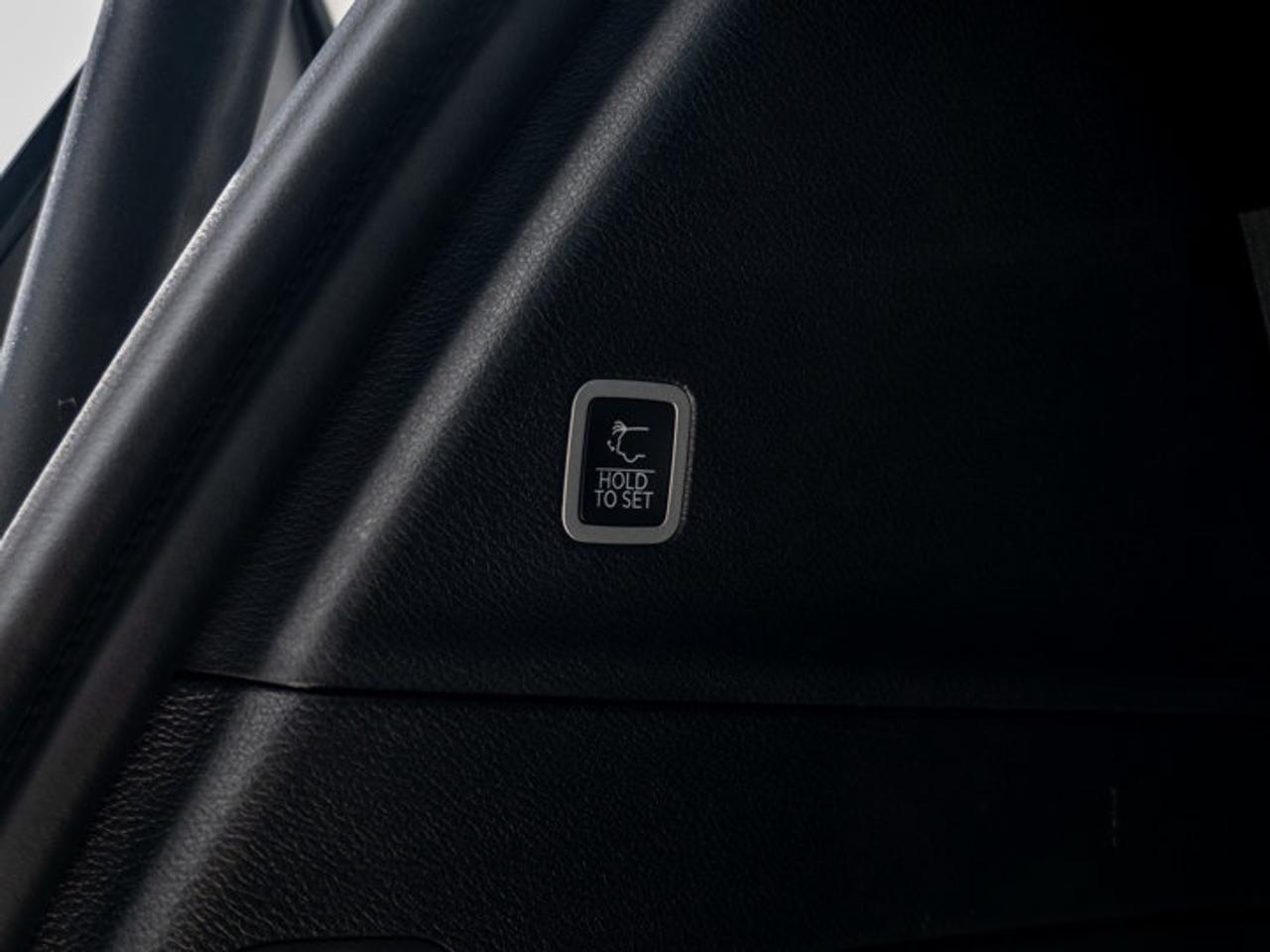 2027 Chrysler Pacifica Select Photo