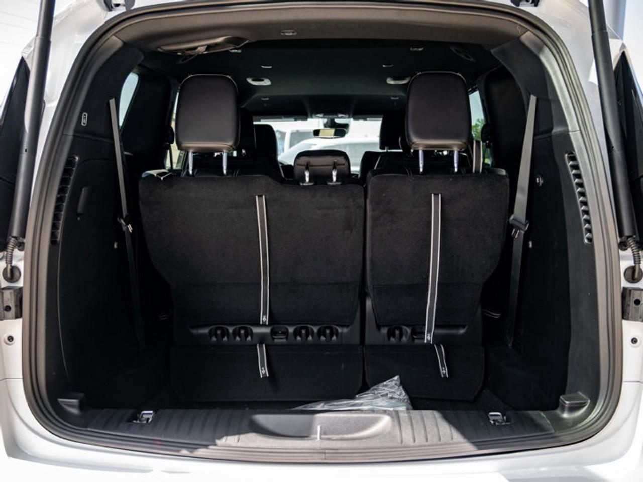 2027 Chrysler Pacifica Select Photo