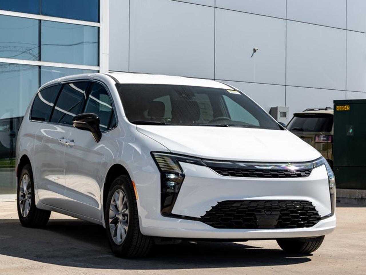 2027 Chrysler Pacifica Select Photo
