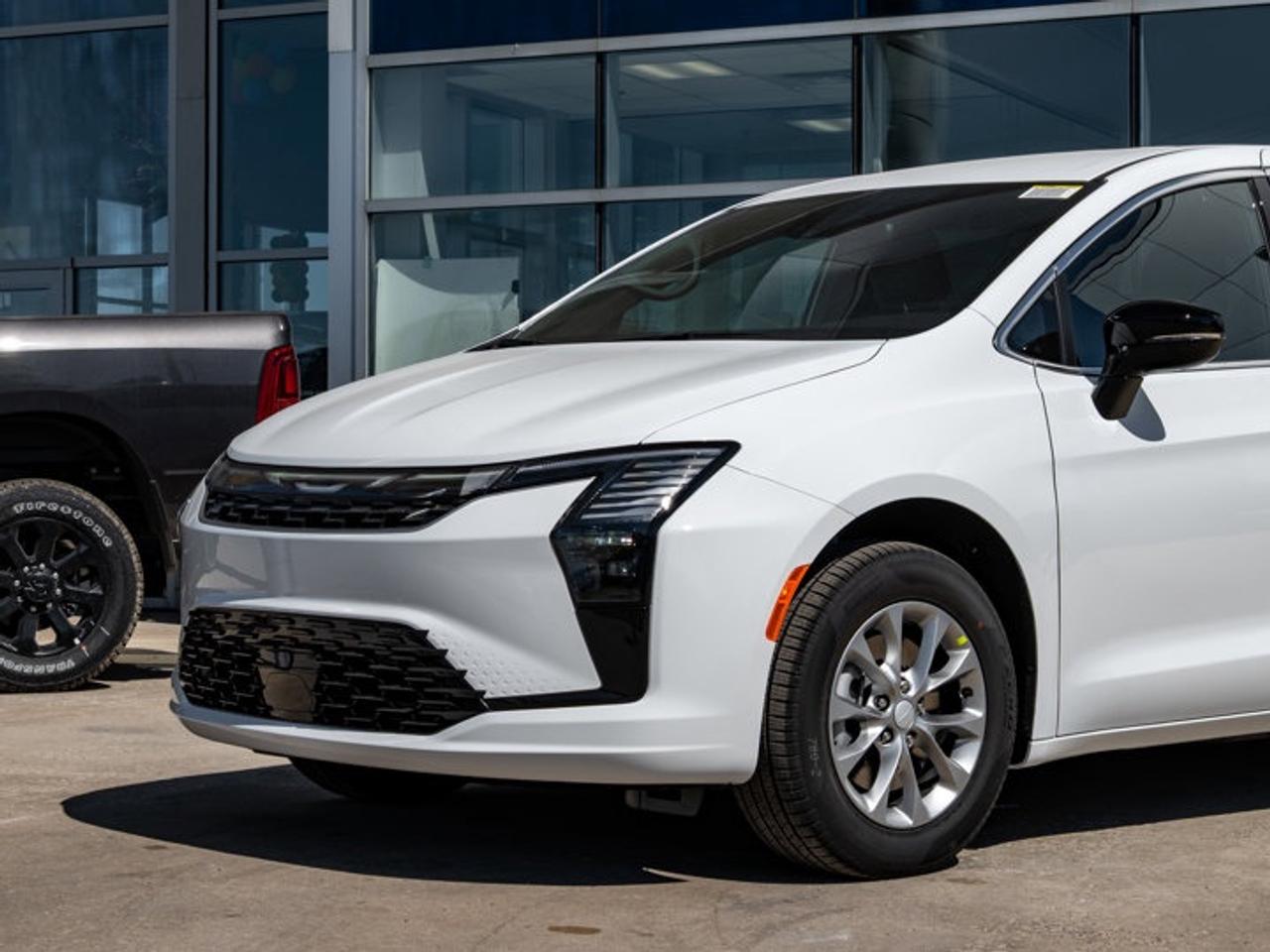 2027 Chrysler Pacifica Select Photo