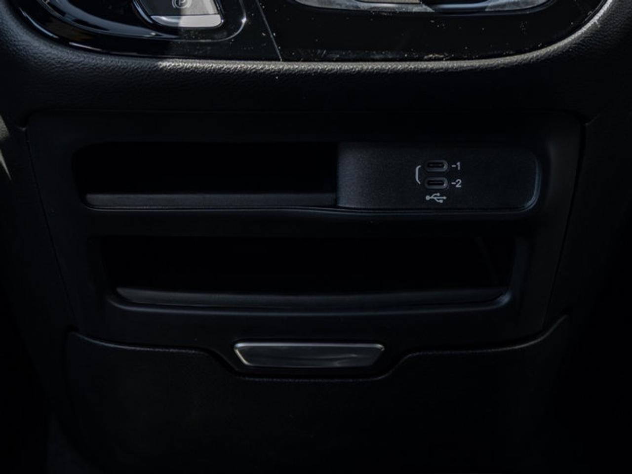 2027 Chrysler Pacifica Select Photo