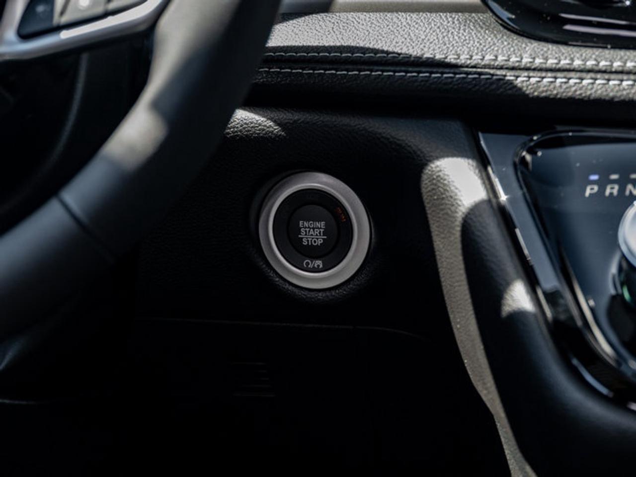 2027 Chrysler Pacifica Select Photo