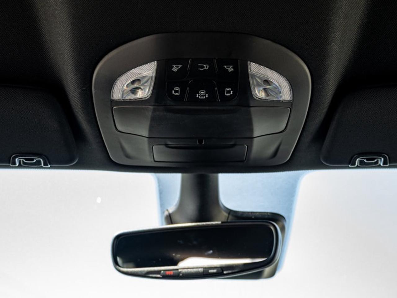 2027 Chrysler Pacifica Select Photo