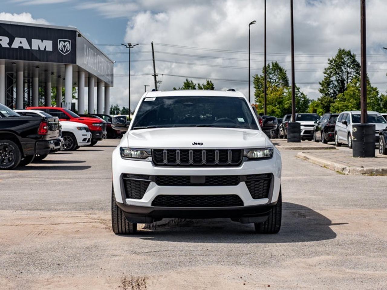2026 Jeep Grand Cherokee Altitude Photo