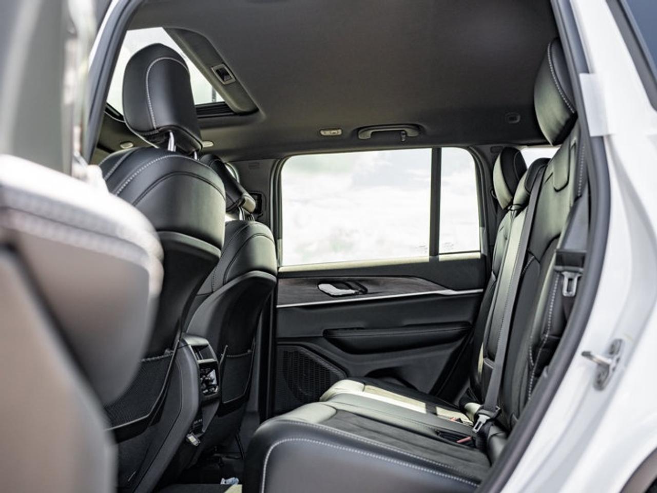 2026 Jeep Grand Cherokee Altitude Photo