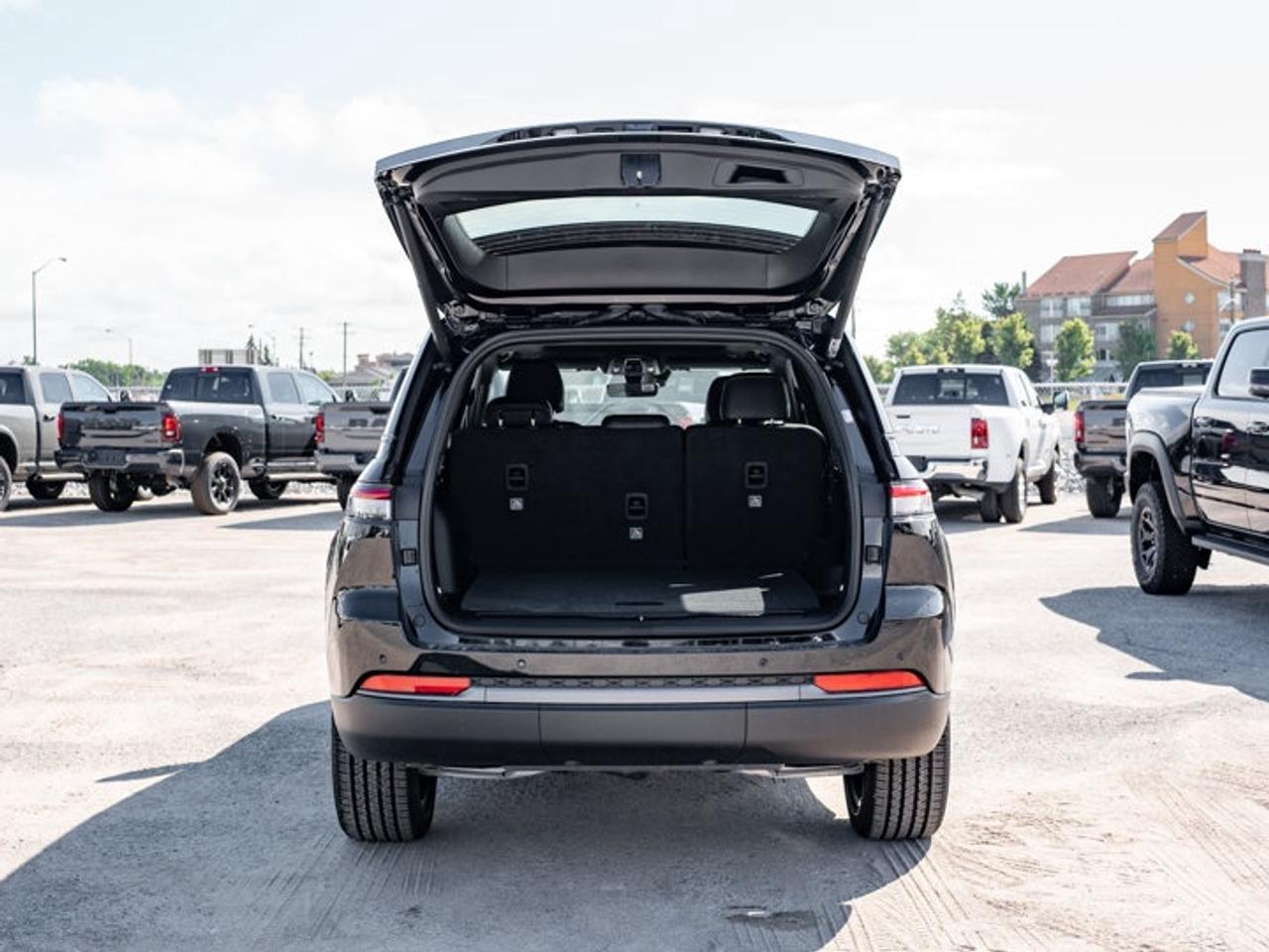 2026 Jeep Grand Cherokee Altitude Photo