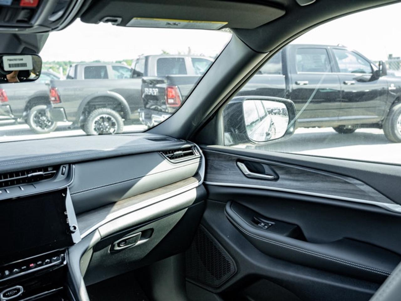 2026 Jeep Grand Cherokee Altitude Photo