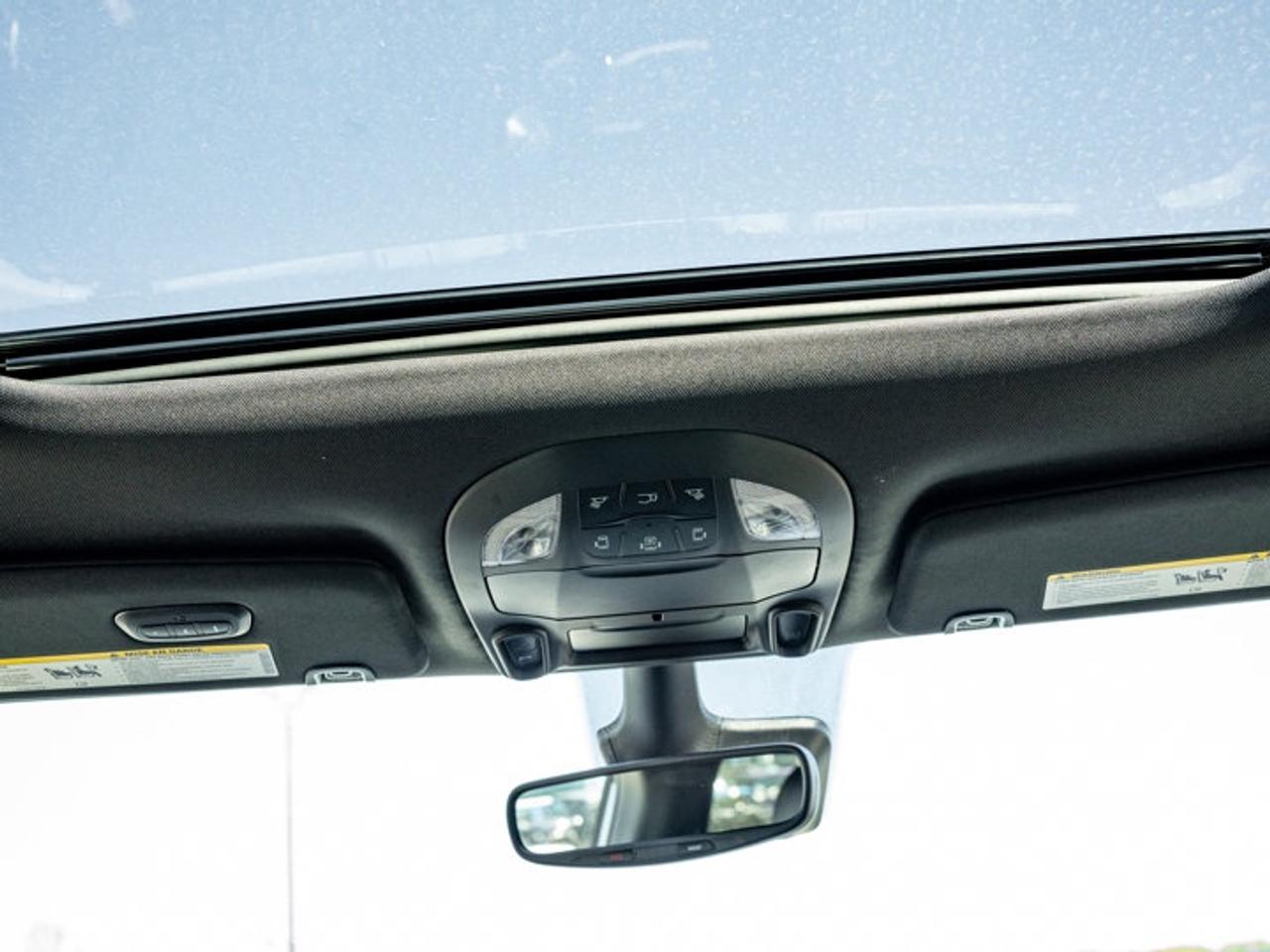2027 Chrysler Pacifica Limited Photo