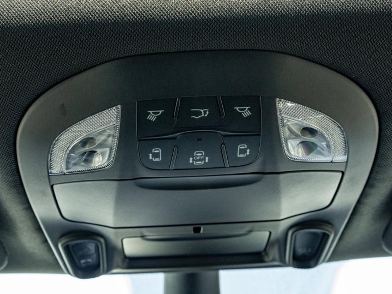 2027 Chrysler Pacifica Limited Photo